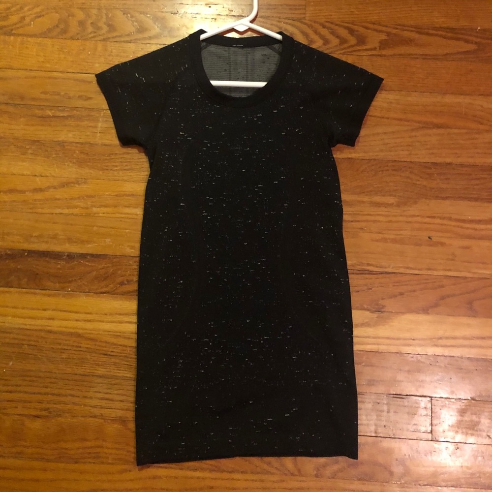 Short sleeve black lululemon shirt